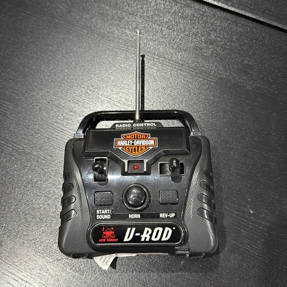 Vintage Harley-Davidson Remote Control V-Rod Motorcycle - Picture 13 of 14